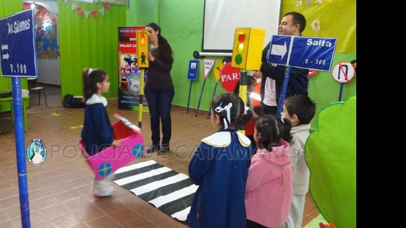 Charlas sobre seguridad vial a niños de los colegios de la Capital