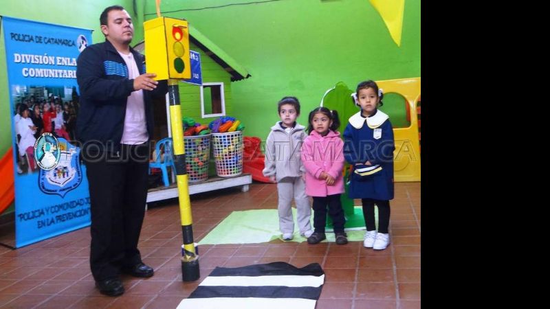 Charlas sobre seguridad vial a niños de los colegios de la Capital