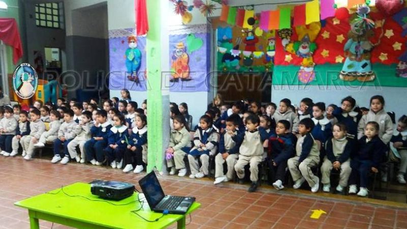 Charlas sobre seguridad vial a niños de los colegios de la Capital