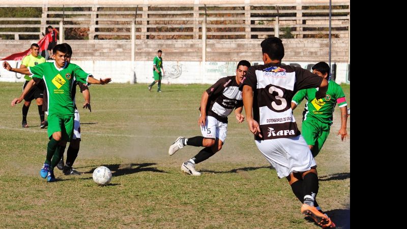 Empate de “Defe” que sigue líder y victoria “Santa” para ser escolta