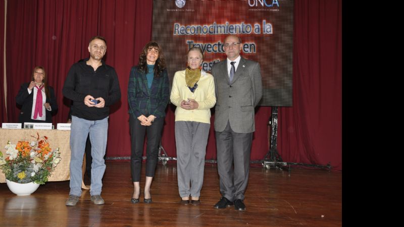 Se reconoció a docentes con 25 años de trayectoria en la investigación científica