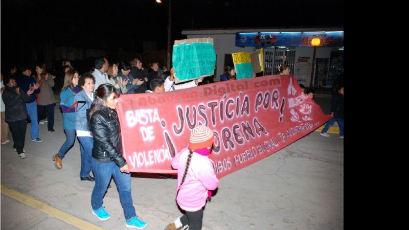 Marcharon pidiendo justicia por la docente brutalmente golpeada