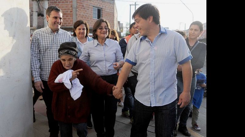 Respaldo a la Gobernadora en una caminata por el B° Alem