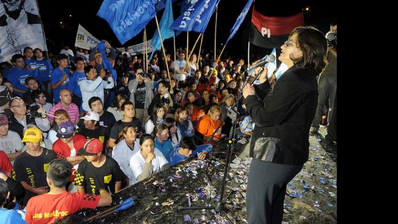 Respaldo a la Gobernadora en una caminata por el B° Alem