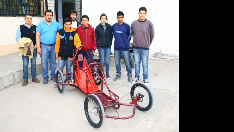 Alumnos de escuelas catamarqueñas en campeonato de Autos Ecológicos