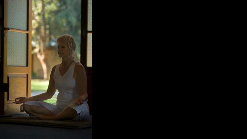 Clase abierta de yoga en la Casa de la Cultura