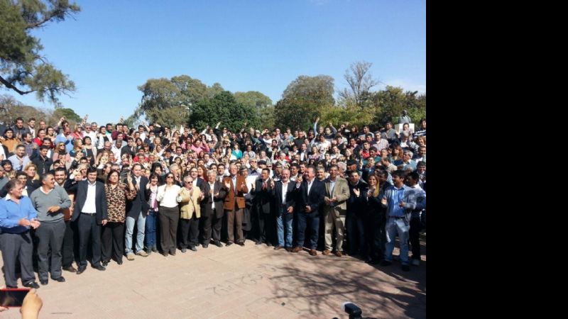 El oficialismo cerró su campaña con la foto de la victoria