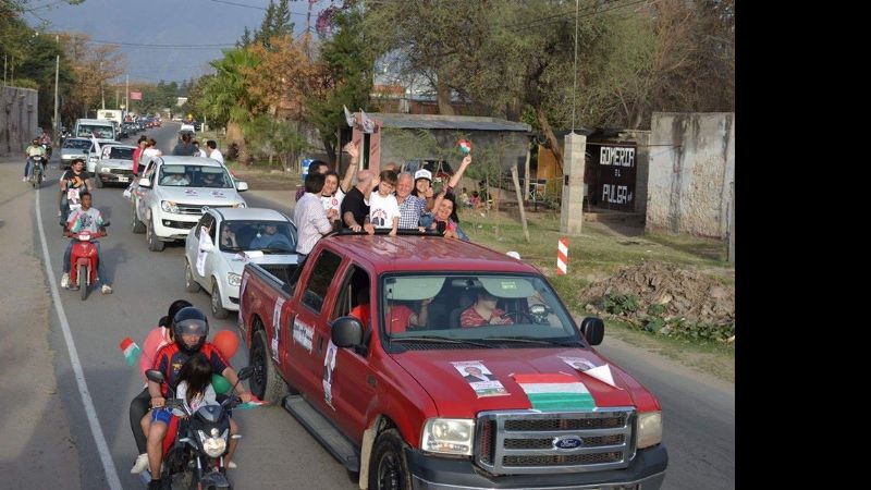 El Gallo Jalile en caravana por Valle Viejo