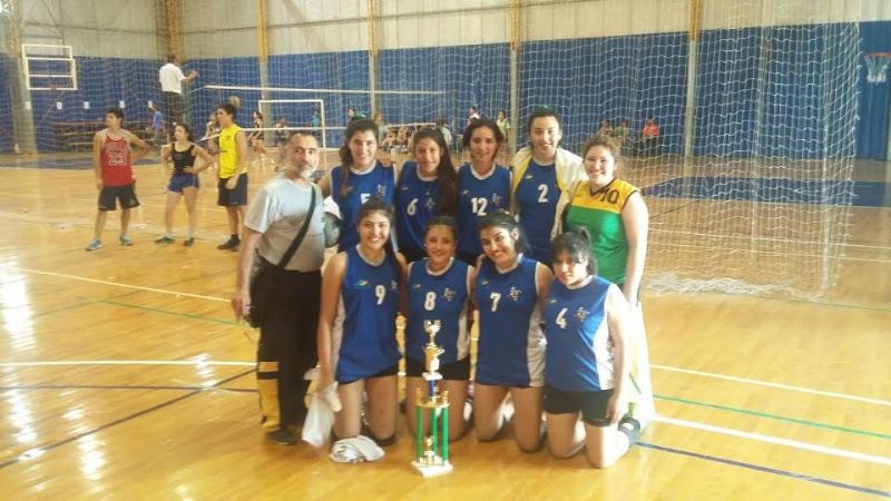 El voley femenino con clasificados a los Evita