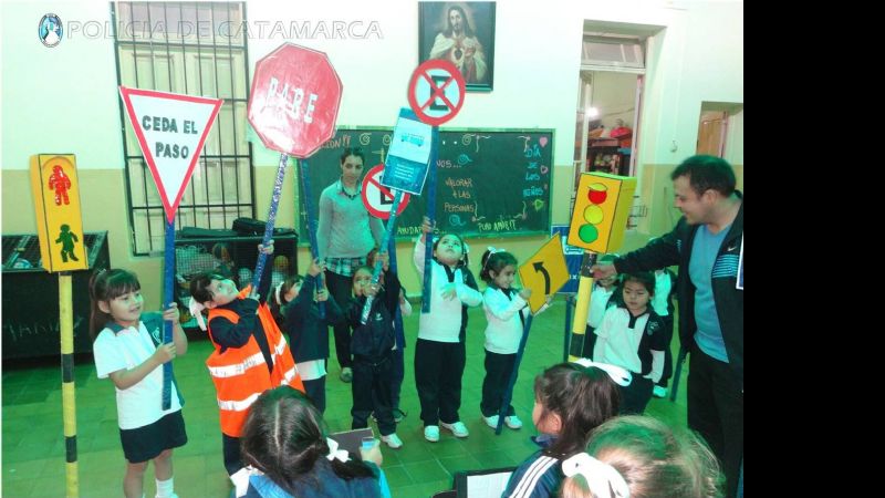 Enlace Comunitario brinda charlas en las escuelas