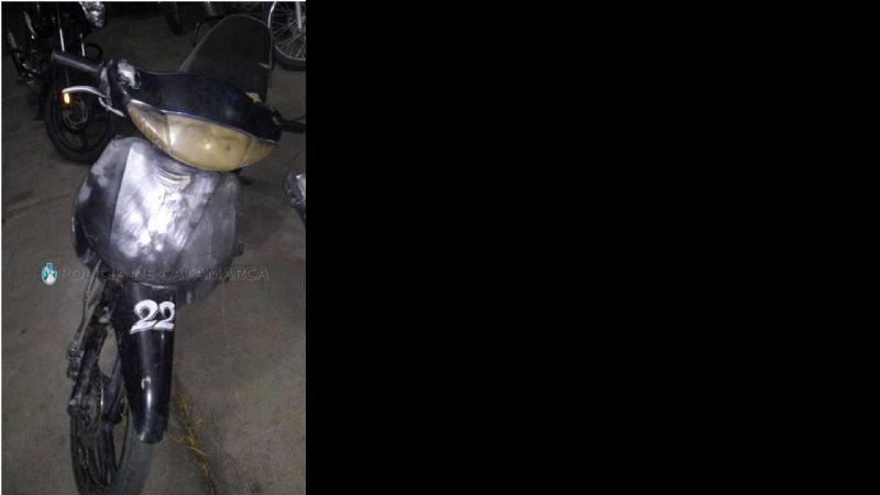 Aprehenden a joven y le secuestran moto robada