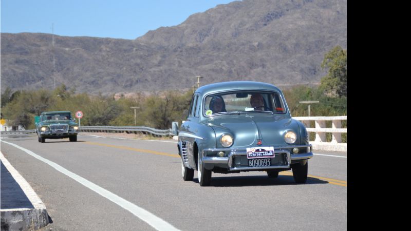Los Autos de Época desarrollaron con éxito el tradicional “Gran Premio de la Ruta del Adobe”