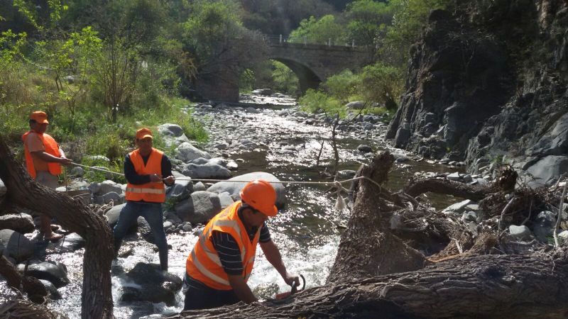 Tareas de limpieza en el río El Tala