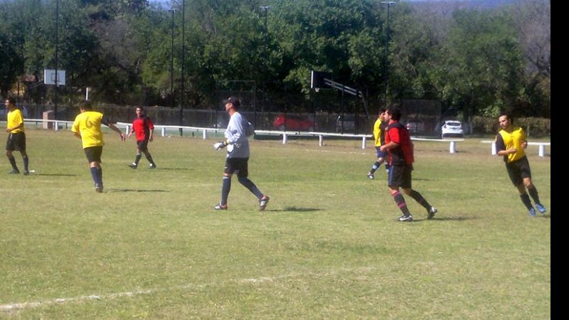 Adefca sigue arriba, pero con los Contadores más cerca