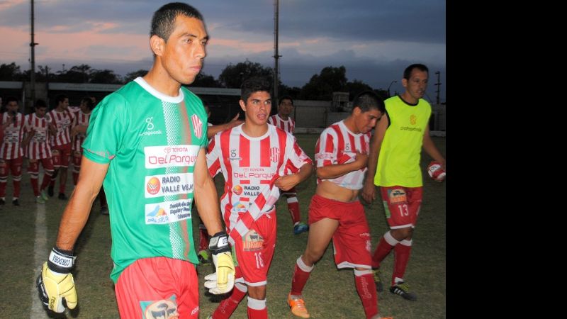 En accidentado final, Villa Cubas perdió y casi sin chances de clasificar