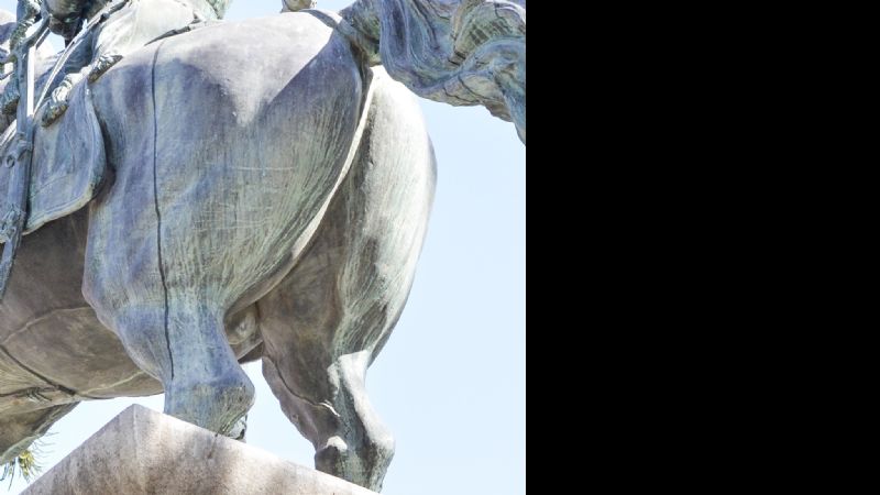 Se descartaron roturas o fisuras en la estatua de San Martín