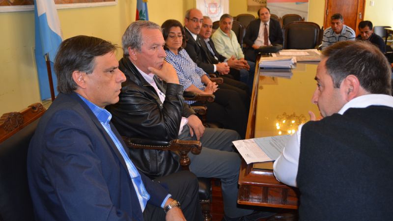 Reunión de Corpacci y Vialidad Nacional con vecinos de Bañado de Ovanta