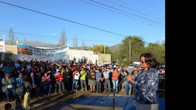 Lucía inauguró el IES de Andalgalá