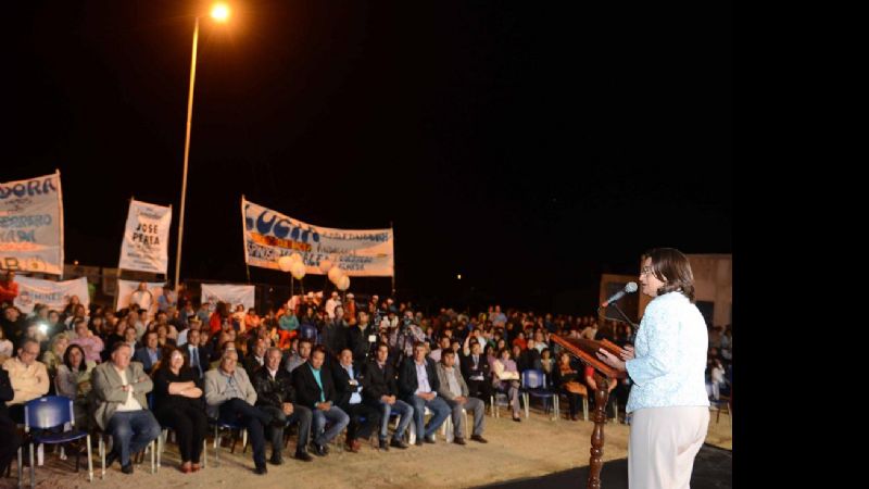 Lucía inauguró el IES de Andalgalá