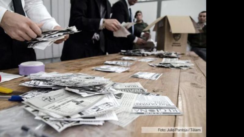 El titular de la Junta Electoral dijo que que se abrieron "más del 50%" de las urnas