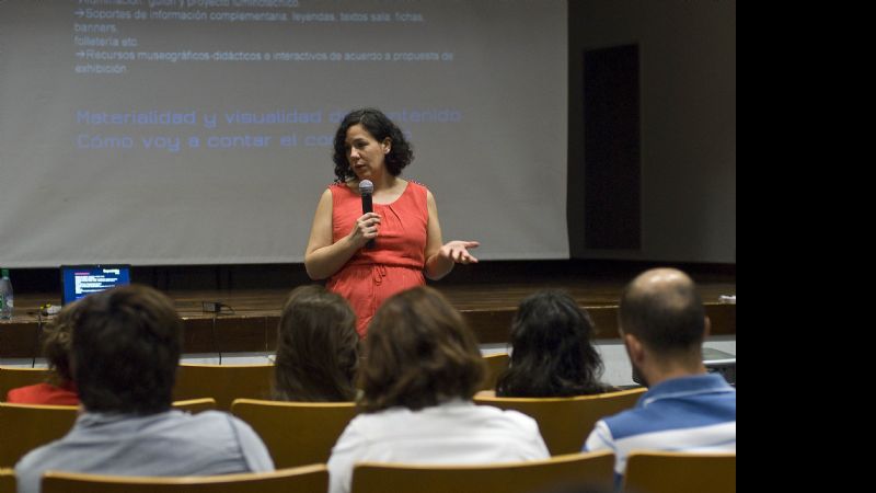 Artistas y gestores culturales se capacitaron en cómo organizar una exposición