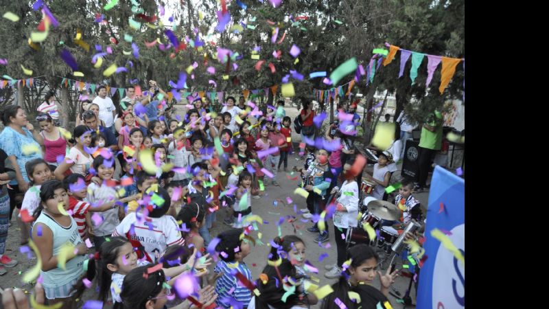 Colorido festejo del día del niño en el barrio Eva Perón