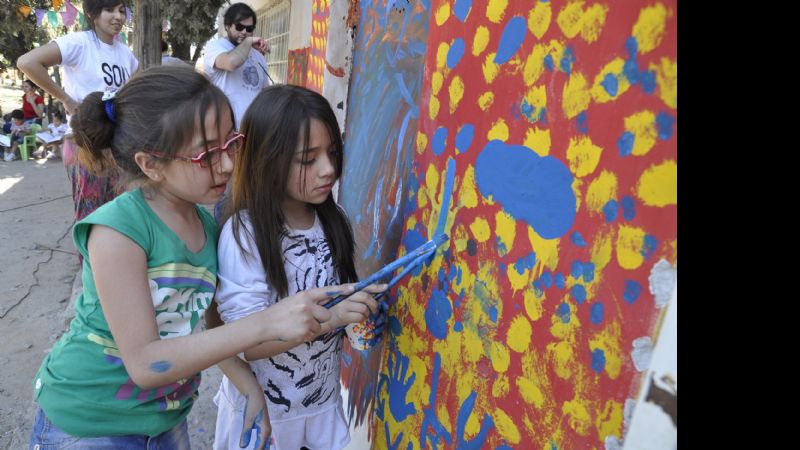 Colorido festejo del día del niño en el barrio Eva Perón