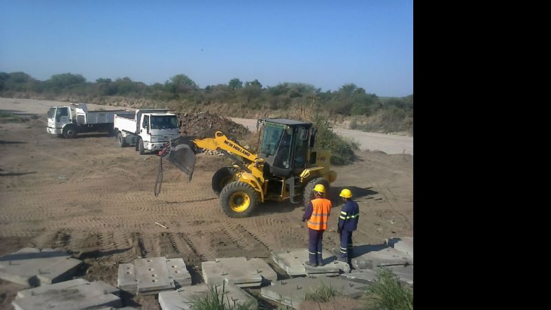Realizan encauzamiento del Río El Abra