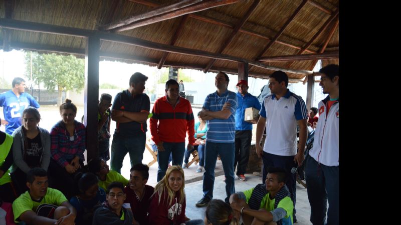 Mera con jóvenes de Santa Rosa por las Olimpiadas del Saber