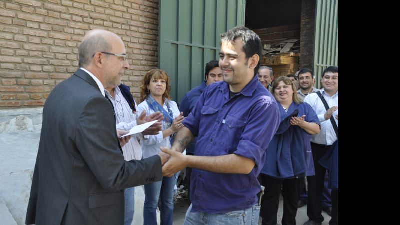 Visita a empleados y entrega de resoluciones del pase a planta