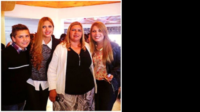 "Sólo ayudan a los que los votan"