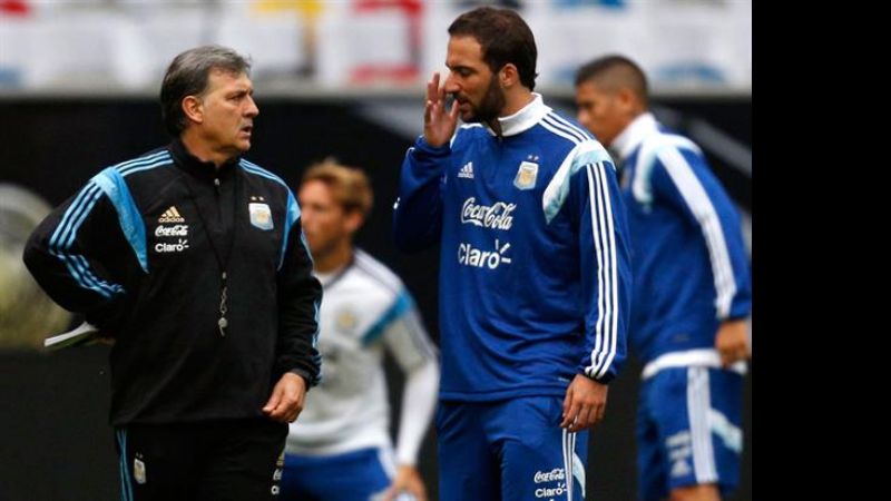 Martino no convocó a Gonzalo Higuaín y citó a Paulo Dybala