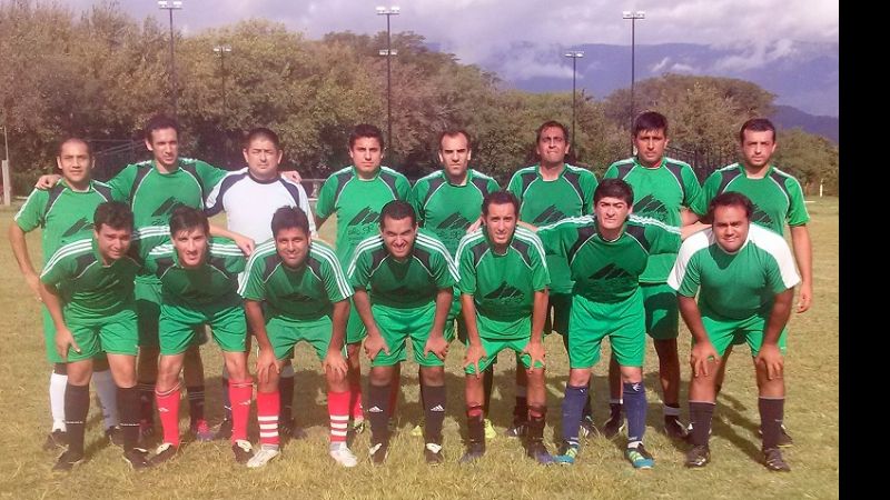 El empate de Adefca y Abogados dejó la definición para la última fecha