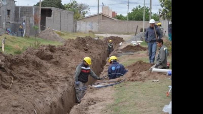 Obras para mejorar los servicios de agua potable y cloacas en Capital y Valle Viejo