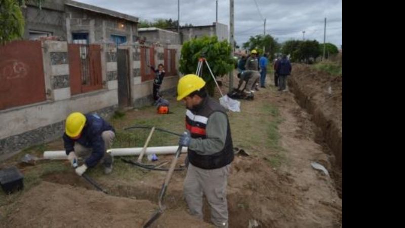 Obras para mejorar los servicios de agua potable y cloacas en Capital y Valle Viejo