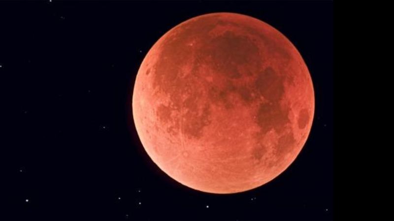 El domingo se podrá ver a simple vista la "Superluna Roja"