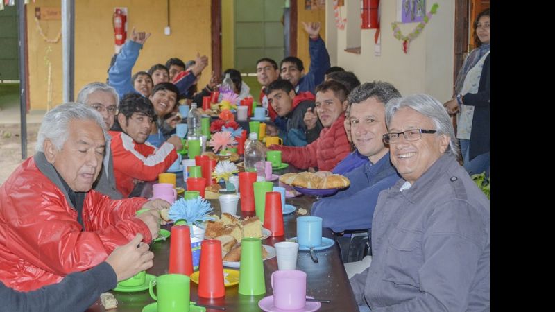 Miembros de UICA apadrinarán a La Sala y los jovenes en recuperación