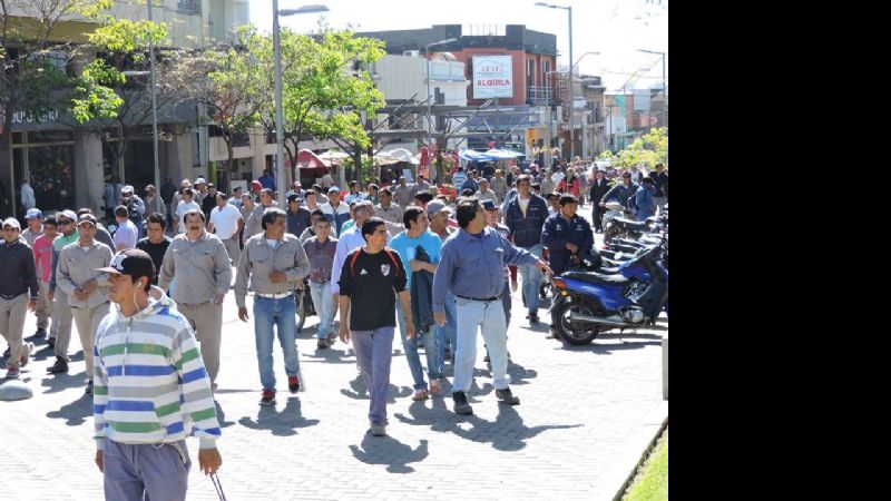 Protesta de empleados de Obras Públicas genera caos vehicular en pleno centro