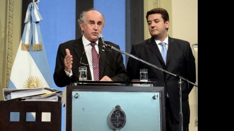 Piden librar la "circular azul" en busca de Stiuso