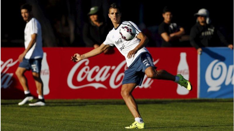 Martino desafectó a los lesionados Messi y Banega y convocó a Lamela