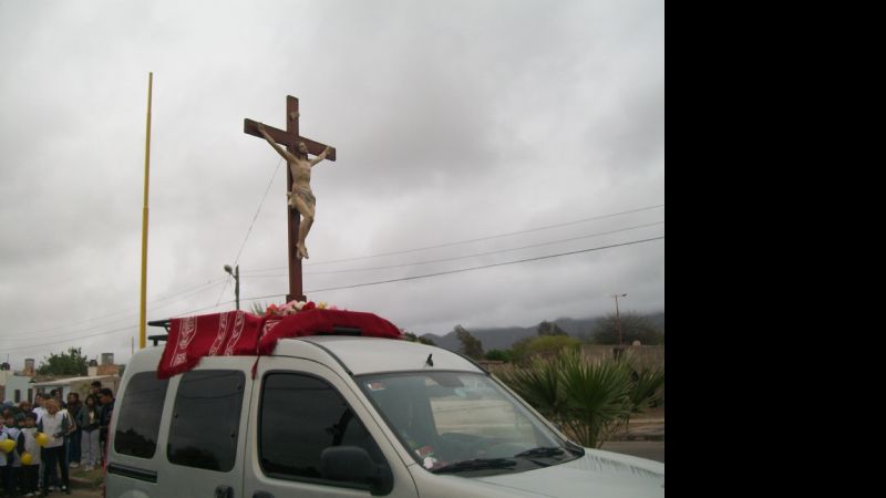 Comienzan las festividades en la parroquia de la Santa Cruz