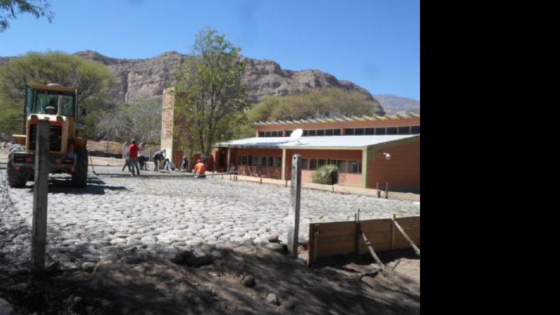 Avanzan los trabajos del playón deportivo en la Escuela de Entre Ríos