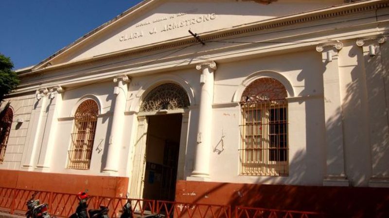 Le confesó a la preceptora que su padre la golpeó y lo denunció