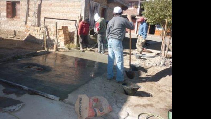 Municipio y vecinos completaron mejoramiento de veredas en un barrio