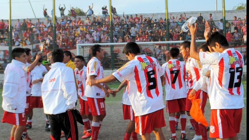 Villa Cubas goleó 3-0 a San Lorenzo, que “abandonó”