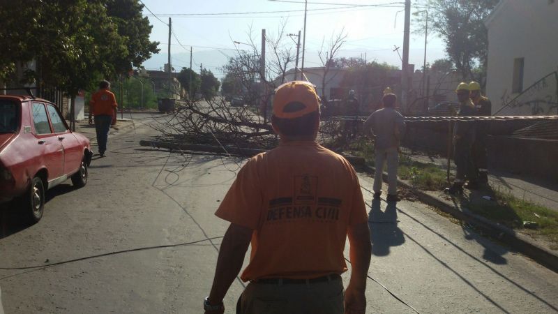 Ráfagas de 70 km/h en una jornada para el olvido