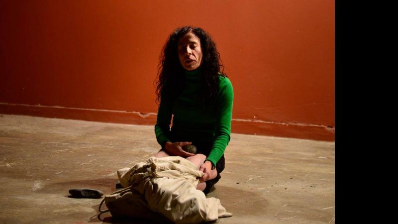 Presentan el unipersonal “Piedra Mojada o la terquedad”