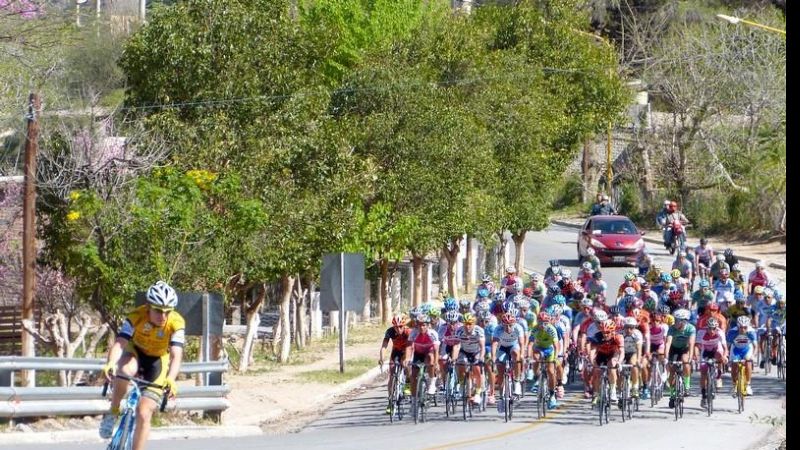 Juárez con la etapa, Soto con la general