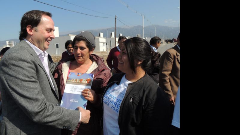 El Vicegobernador entregó viviendas en Valle Chico