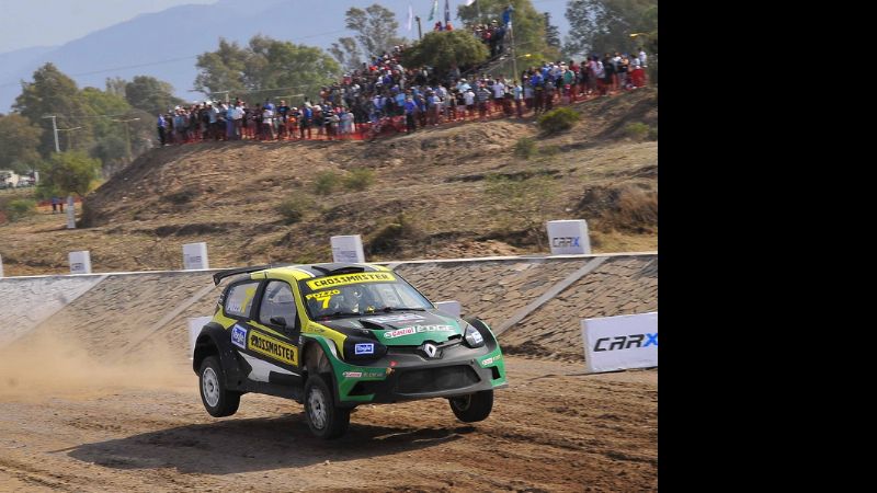 Los pilotos y el difícil circuito en el Parque Adan Quiroga
